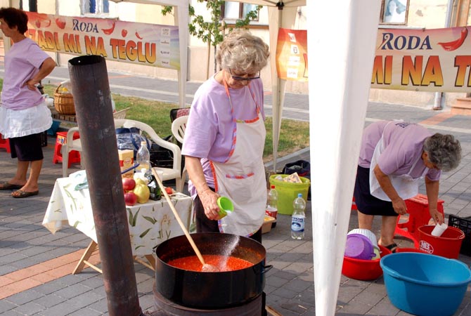 Főzték az ajvárt a téren 2015. szeptember 24. képek